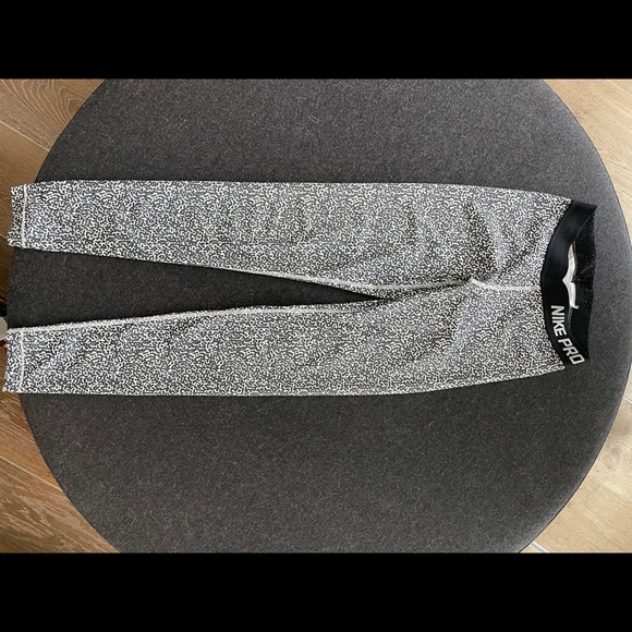 Exercise leggings - Picture 1 of 2
